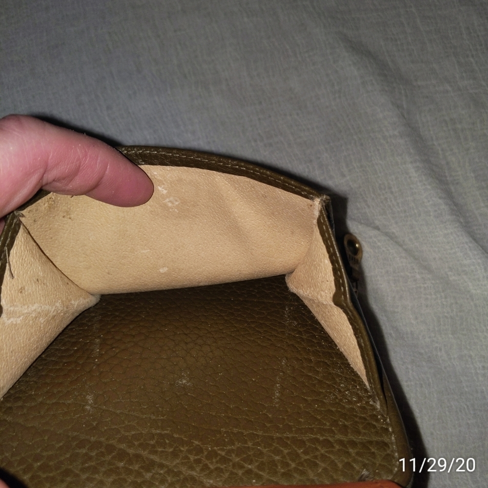 Vtg Dooney & Bourke AWL zip along wallet self trim - Picture 10 of 15
